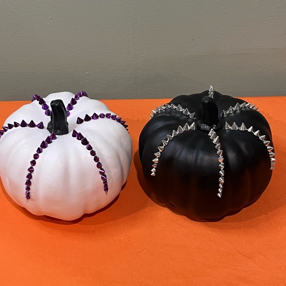 6/$25 Black and White Studded Pumpkin set - Picture 11 of 11
